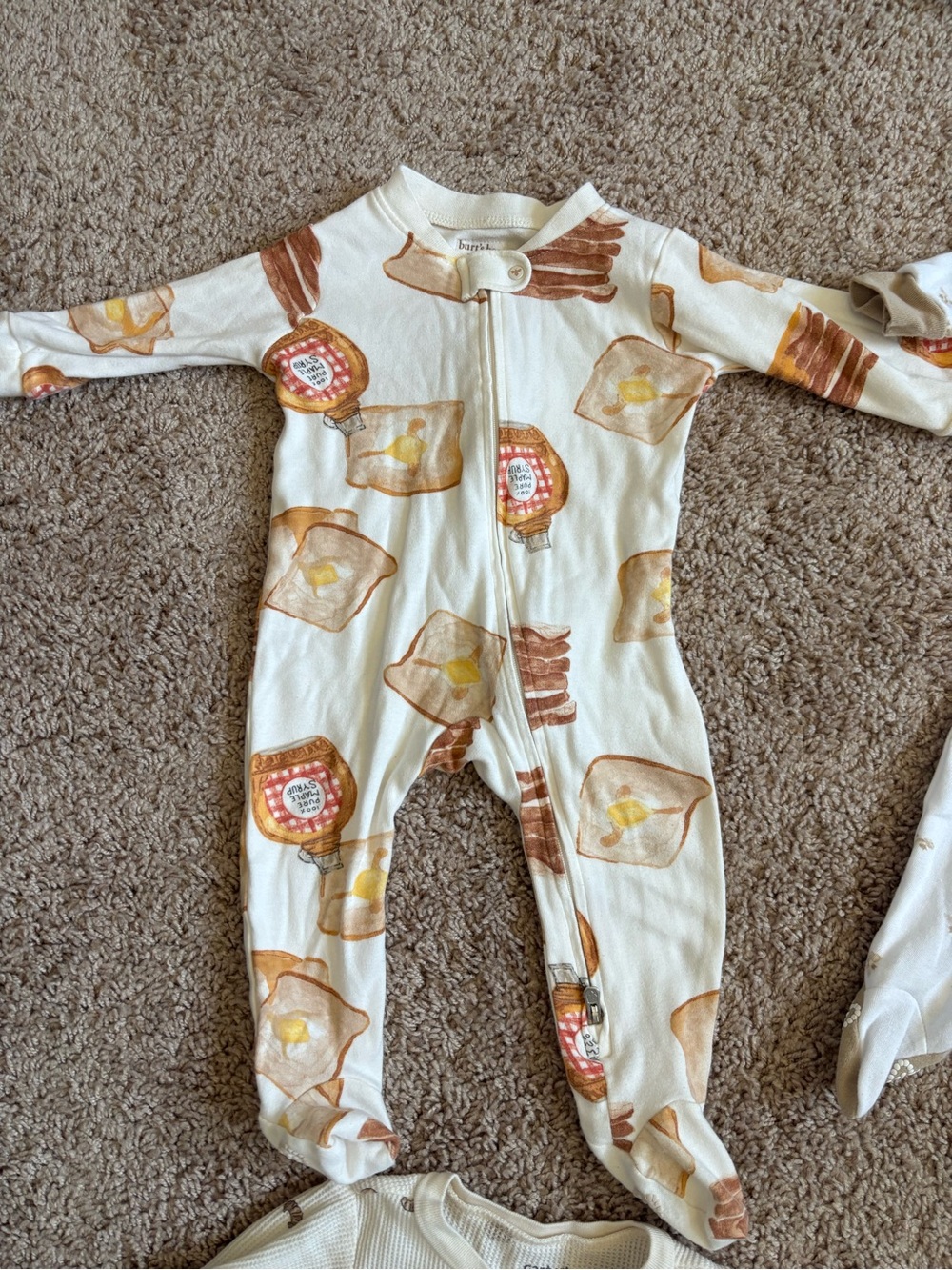 4 baby pajamas 6-9 m gender neutral